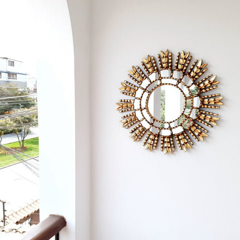 Adorna tu espacio con nuestros espejos de 45 cm estilo cuzqueño, reflejo de la artesanía peruana y símbolo de tradición y elegancia - Espejos Peruanos - Espejos Peruanos - Echo a Mano - Madera Tallada - Espejo Decorativo - Espejo Artesanal