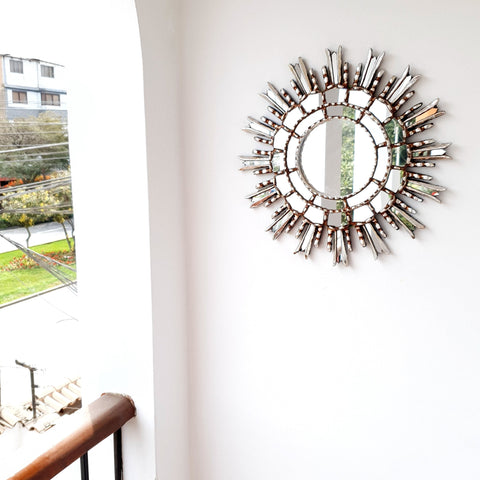 Adorna tu espacio con nuestros espejos de 40 cm estilo cuzqueño, reflejo de la artesanía peruana y símbolo de tradición y elegancia - Espejos Peruanos - Espejos Peruanos - Echo a Mano - Madera Tallada - Espejo Decorativo - Espejo Artesanal