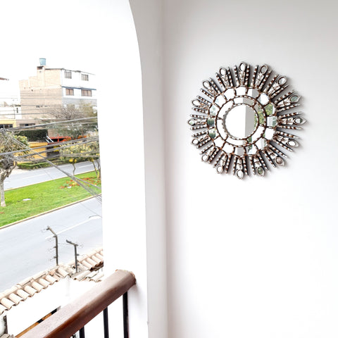 Embellece tu espacio con nuestros espejos de 40 cm estilo cuzqueño, reflejo de la artesanía peruana y símbolo de tradición y elegancia - Espejos Peruanos - Peruvian Mirrors - Echo a Mano - Madera Tallada - Espejo Decorativo - Espejo Artesanal
