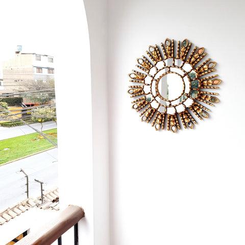 Embellece tu espacio con nuestros espejos de 40 cm estilo cuzqueño, reflejo de la artesanía peruana y símbolo de tradición y elegancia - Espejos Peruanos - Peruvian Mirrors - Echo a Mano - Madera Tallada - Espejo Decorativo - Espejo Artesanal