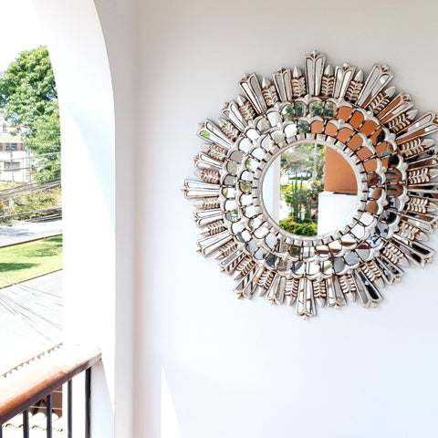 Adorna tu espacio con nuestros espejos de 80 cm estilo cuzqueño, reflejo de la artesanía peruana y símbolo de tradición y elegancia - Espejos Peruanos - Espejos Peruanos - Echo a Mano - Madera Tallada - Espejo Decorativo - Espejo Artesanal