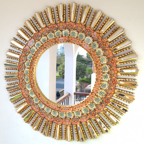 Embellece tu espacio con nuestros espejos de 80 cm estilo cuzqueño, reflejo de la artesanía peruana y símbolo de tradición y elegancia - Espejos Peruanos - Peruvian Mirrors - Echo a Mano - Madera Tallada - Espejo Decorativo - Espejo Artesanal