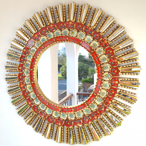 Embellece tu espacio con nuestros espejos de 80 cm estilo cuzqueño, reflejo de la artesanía peruana y símbolo de tradición y elegancia - Espejos Peruanos - Peruvian Mirrors - Echo a Mano - Madera Tallada - Espejo Decorativo - Espejo Artesanal