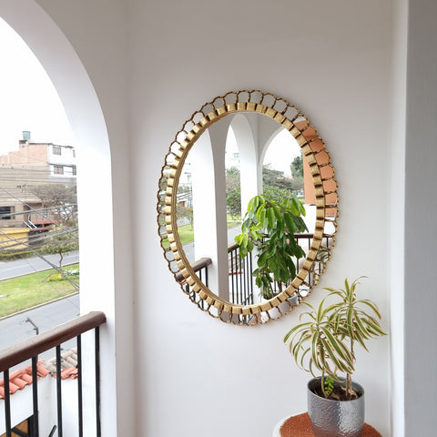 Embellece tu espacio con nuestros espejos de 1 metro estilo cuzqueño y cajamarquino, reflejo de la artesanía peruana y símbolo de tradición y elegancia - Espejos Peruanos - Peruvian Mirrors - Echo a Mano - Madera Tallada - Espejo Decorativo - Artesanal