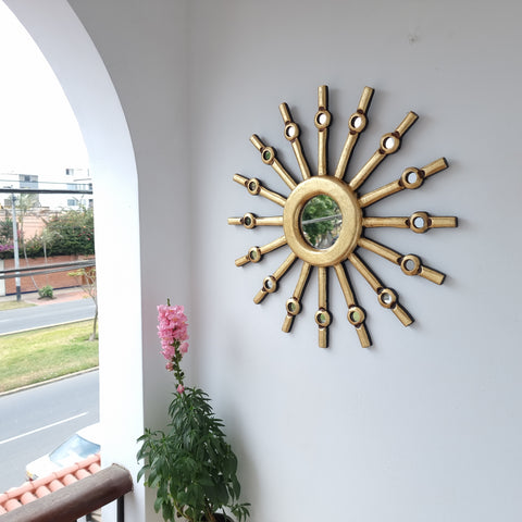 Adorna tu espacio con nuestros espejos de 50 cm estilo cuzqueño, reflejo de la artesanía peruana y símbolo de tradición y elegancia - Espejos Peruanos - Espejos Peruanos - Echo a Mano - Madera Tallada - Espejo Decorativo - Espejo Artesanal