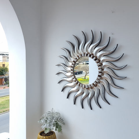 Adorna tu espacio con nuestros espejos de 50 cm estilo cuzqueño, reflejo de la artesanía peruana y símbolo de tradición y elegancia - Espejos Peruanos - Espejos Peruanos - Echo a Mano - Madera Tallada - Espejo Decorativo - Espejo Artesanal