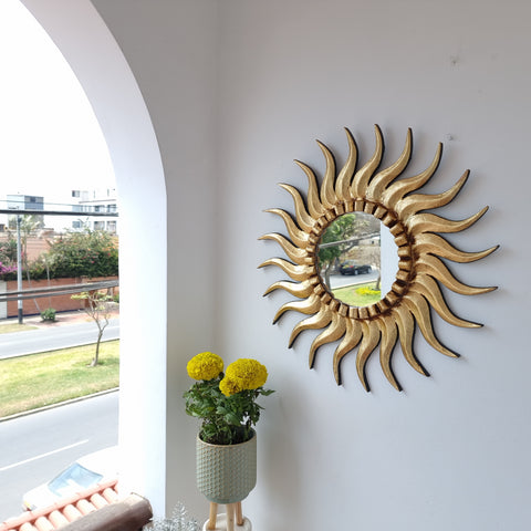 Adorna tu espacio con nuestros espejos de 50 cm estilo cuzqueño, reflejo de la artesanía peruana y símbolo de tradición y elegancia - Espejos Peruanos - Espejos Peruanos - Echo a Mano - Madera Tallada - Espejo Decorativo - Espejo Artesanal