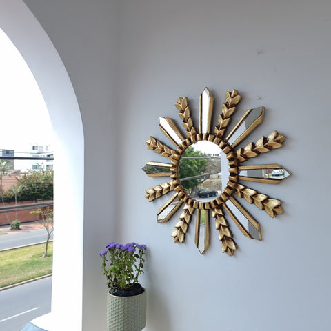 Adorna tu espacio con nuestros espejos de 50 cm estilo cuzqueño, reflejo de la artesanía peruana y símbolo de tradición y elegancia - Espejos Peruanos - Espejos Peruanos - Echo a Mano - Madera Tallada - Espejo Decorativo - Espejo Artesanal