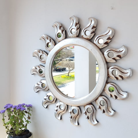Adorna tu espacio con nuestros espejos de 50 cm estilo cuzqueño, reflejo de la artesanía peruana y símbolo de tradición y elegancia - Espejos Peruanos - Espejos Peruanos - Echo a Mano - Madera Tallada - Espejo Decorativo - Espejo Artesanal
