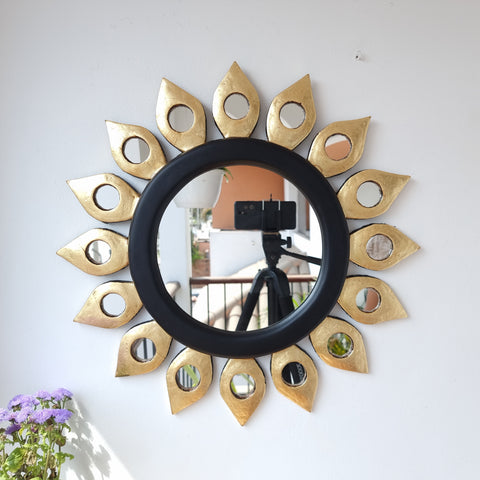 Embellece tu espacio con nuestros espejos de 50 cm estilo cuzqueño, reflejo de la artesanía peruana y símbolo de tradición y elegancia - Espejos Peruanos - Peruvian Mirrors - Echo a Mano - Madera Tallada - Espejo Decorativo - Espejo Artesanal