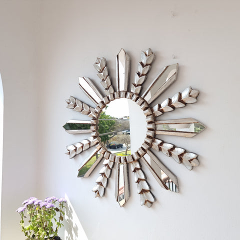 Adorna tu espacio con nuestros espejos de 50 cm estilo cuzqueño, reflejo de la artesanía peruana y símbolo de tradición y elegancia - Espejos Peruanos - Espejos Peruanos - Echo a Mano - Madera Tallada - Espejo Decorativo - Espejo Artesanal
