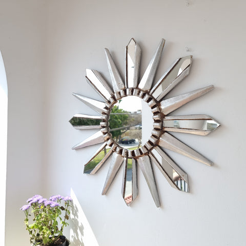 Adorna tu espacio con nuestros espejos de 50 cm estilo cuzqueño, reflejo de la artesanía peruana y símbolo de tradición y elegancia - Espejos Peruanos - Espejos Peruanos - Echo a Mano - Madera Tallada - Espejo Decorativo - Espejo Artesanal