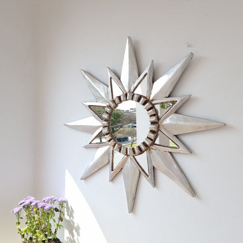 Adorna tu espacio con nuestros espejos de 50 cm estilo cuzqueño, reflejo de la artesanía peruana y símbolo de tradición y elegancia - Espejos Peruanos - Espejos Peruanos - Echo a Mano - Madera Tallada - Espejo Decorativo - Espejo Artesanal