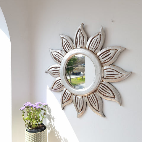 Adorna tu espacio con nuestros espejos de 50 cm estilo cuzqueño, reflejo de la artesanía peruana y símbolo de tradición y elegancia - Espejos Peruanos - Espejos Peruanos - Echo a Mano - Madera Tallada - Espejo Decorativo - Espejo Artesanal