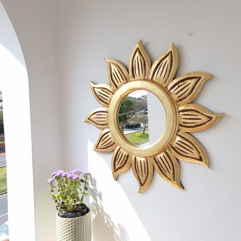 Adorna tu espacio con nuestros espejos de 50 cm estilo cuzqueño, reflejo de la artesanía peruana y símbolo de tradición y elegancia - Espejos Peruanos - Espejos Peruanos - Echo a Mano - Madera Tallada - Espejo Decorativo - Espejo Artesanal