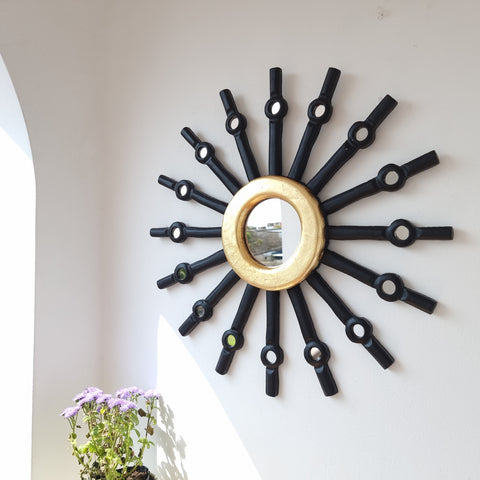 Embellece tu espacio con nuestros espejos de 50 cm estilo cuzqueño, reflejo de la artesanía peruana y símbolo de tradición y elegancia - Espejos Peruanos - Peruvian Mirrors - Echo a Mano - Madera Tallada - Espejo Decorativo - Espejo Artesanal