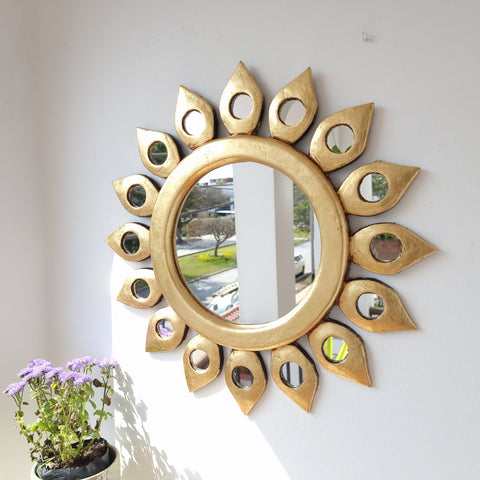 Adorna tu espacio con nuestros espejos de 50 cm estilo cuzqueño, reflejo de la artesanía peruana y símbolo de tradición y elegancia - Espejos Peruanos - Espejos Peruanos - Echo a Mano - Madera Tallada - Espejo Decorativo - Espejo Artesanal