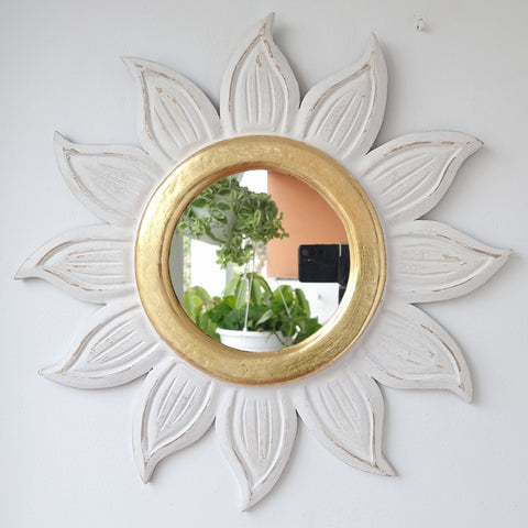 Embellece tu espacio con nuestros espejos de 50 cm estilo cuzqueño, reflejo de la artesanía peruana y símbolo de tradición y elegancia - Espejos Peruanos - Peruvian Mirrors - Echo a Mano - Madera Tallada - Espejo Decorativo - Espejo Artesanal