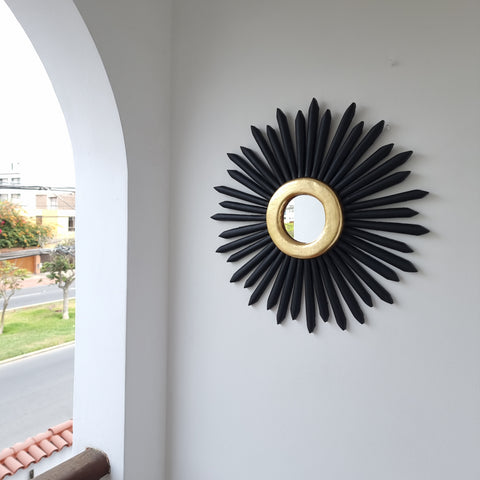 Embellece tu espacio con nuestros espejos de 50 cm estilo cuzqueño, reflejo de la artesanía peruana y símbolo de tradición y elegancia - Espejos Peruanos - Peruvian Mirrors - Echo a Mano - Madera Tallada - Espejo Decorativo - Espejo Artesanal