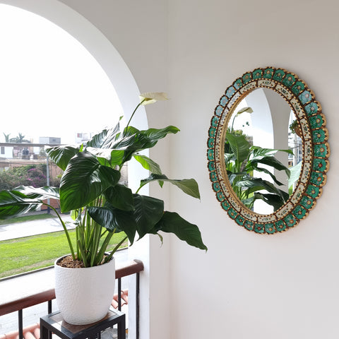 Embellece tu espacio con nuestros espejos de 70 cm estilo cuzqueño y cajamarquino, reflejo de la artesanía peruana y símbolo de tradición y elegancia - Espejos Peruanos - Peruvian Mirrors - Echo a Mano - Madera Tallada - Espejo Decorativo - Artesanal
