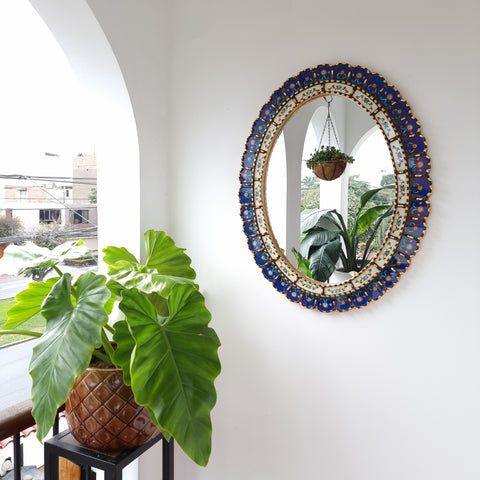 Embellece tu espacio con nuestros espejos de 70 cm estilo cuzqueño y cajamarquino, reflejo de la artesanía peruana y símbolo de tradición y elegancia - Espejos Peruanos - Peruvian Mirrors - Echo a Mano - Madera Tallada - Espejo Decorativo - Artesanal