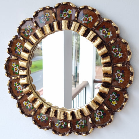 Embellece tu espacio con nuestros espejos de 30 cm estilo cuzqueño y cajamarquino, reflejo de la artesanía peruana y símbolo de tradición y elegancia - Espejos Peruanos - Peruvian Mirrors - Echo a Mano - Madera Tallada - Espejo Decorativo - Artesanal