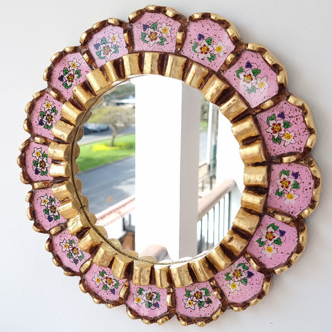 Embellece tu espacio con nuestros espejos de 30 cm estilo cuzqueño y cajamarquino, reflejo de la artesanía peruana y símbolo de tradición y elegancia - Espejos Peruanos - Peruvian Mirrors - Echo a Mano - Madera Tallada - Espejo Decorativo - Artesanal