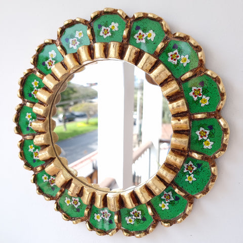 Embellece tu espacio con nuestros espejos de 30 cm estilo cuzqueño y cajamarquino, reflejo de la artesanía peruana y símbolo de tradición y elegancia - Espejos Peruanos - Peruvian Mirrors - Echo a Mano - Madera Tallada - Espejo Decorativo - Artesanal