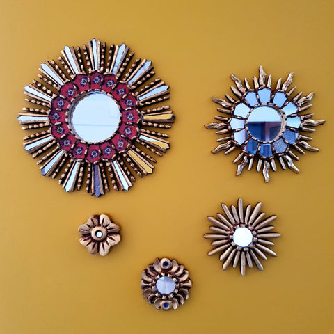 Hermosa composición de espejos decorativos artesanales cuzqueños, ideales para embellecer tu hogar con estilo único. Espejos Artesanales laminados en pan de Oro-Espejos Decorativos-Espejos Peruanos-Espejos Cuzqueños-Peruvian Mirrors-Espejos de Madera
