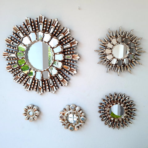 Hermosa composición de espejos decorativos artesanales cuzqueños, ideales para embellecer tu hogar con estilo único. Espejos Artesanales laminados en pan de Oro-Espejos Decorativos-Espejos Peruanos-Espejos Cuzqueños-Peruvian Mirrors-Espejos de Madera