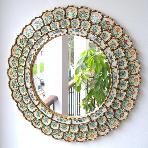 Embellece tu espacio con nuestros espejos de 60 cm estilo cuzqueño y cajamarquino, reflejo de la artesanía peruana y símbolo de tradición y elegancia - Espejos Peruanos - Peruvian Mirrors - Echo a Mano - Madera Tallada - Espejo Decorativo - Artesanal