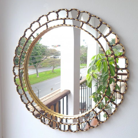 Embellece tu espacio con nuestros espejos de 60 cm estilo cuzqueño y cajamarquino, reflejo de la artesanía peruana y símbolo de tradición y elegancia - Espejos Peruanos - Peruvian Mirrors - Echo a Mano - Madera Tallada - Espejo Decorativo - Artesanal