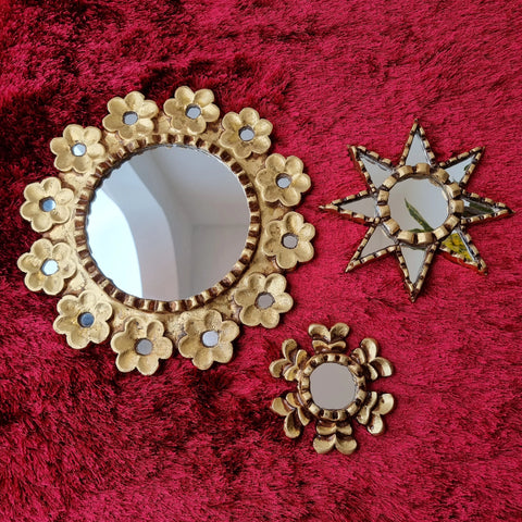 Hermosa composición de espejos decorativos artesanales cuzqueños, ideales para embellecer tu hogar con estilo único. Espejos Artesanales laminados en pan de Oro-Espejos Decorativos-Espejos Peruanos-Espejos Cuzqueños-Peruvian Mirrors-Espejos de Madera