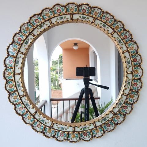 Embellece tu espacio con nuestros espejos de 60 cm estilo cuzqueño y cajamarquino, reflejo de la artesanía peruana y símbolo de tradición y elegancia - Espejos Peruanos - Peruvian Mirrors - Echo a Mano - Madera Tallada - Espejo Decorativo - Artesanal