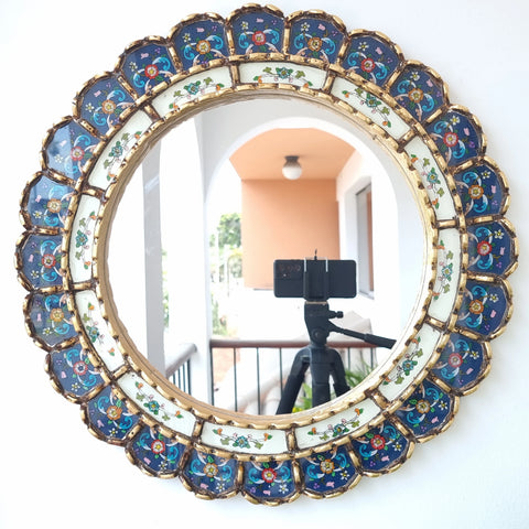 Embellece tu espacio con nuestros espejos de 50 cm estilo cuzqueño y cajamarquino, reflejo de la artesanía peruana y símbolo de tradición y elegancia - Espejos Peruanos - Peruvian Mirrors - Echo a Mano - Madera Tallada - Espejo Decorativo - Artesanal