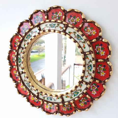Embellece tu espacio con nuestros espejos de 30 cm estilo cuzqueño y cajamarquino, reflejo de la artesanía peruana y símbolo de tradición y elegancia - Espejos Peruanos - Peruvian Mirrors - Echo a Mano - Madera Tallada - Espejo Decorativo - Artesanal