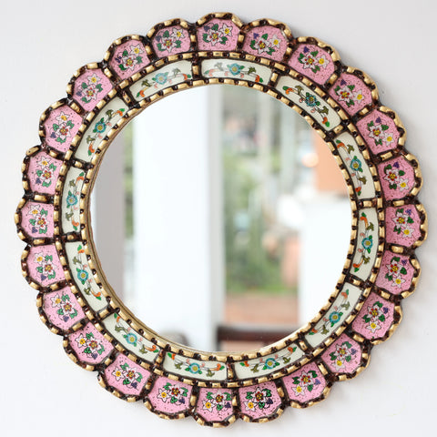 Embellece tu espacio con nuestros espejos de 40 cm estilo cuzqueño y cajamarquino, reflejo de la artesanía peruana y símbolo de tradición y elegancia - Espejos Peruanos - Peruvian Mirrors - Echo a Mano - Madera Tallada - Espejo Decorativo - Artesanal