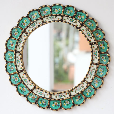 Embellece tu espacio con nuestros espejos de 40 cm estilo cuzqueño y cajamarquino, reflejo de la artesanía peruana y símbolo de tradición y elegancia - Espejos Peruanos - Peruvian Mirrors - Echo a Mano - Madera Tallada - Espejo Decorativo - Artesanal