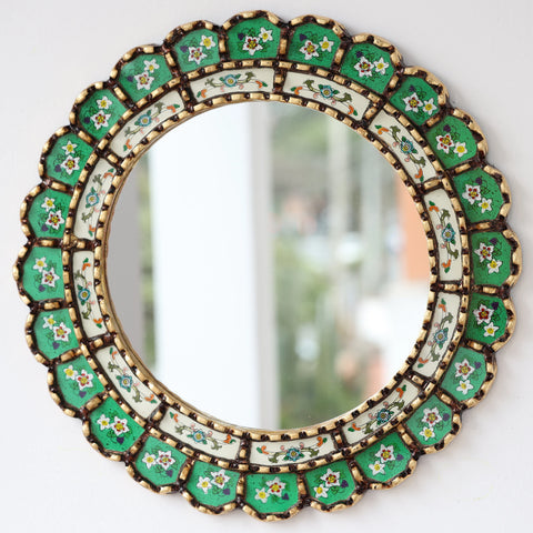 Embellece tu espacio con nuestros espejos de 40 cm estilo cuzqueño y cajamarquino, reflejo de la artesanía peruana y símbolo de tradición y elegancia - Espejos Peruanos - Peruvian Mirrors - Echo a Mano - Madera Tallada - Espejo Decorativo - Artesanal