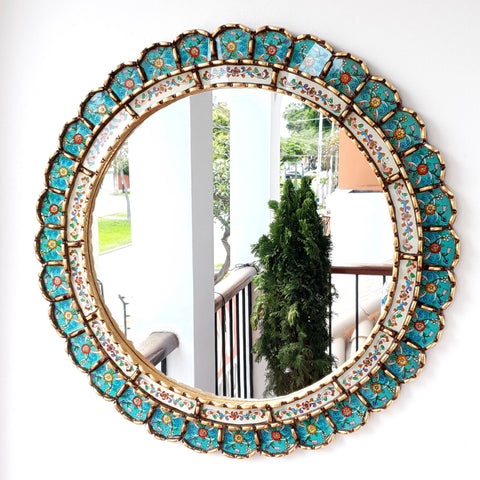 Embellece tu espacio con nuestros espejos de 60 cm estilo cuzqueño y cajamarquino, reflejo de la artesanía peruana y símbolo de tradición y elegancia - Espejos Peruanos - Peruvian Mirrors - Echo a Mano - Madera Tallada - Espejo Decorativo - Artesanal