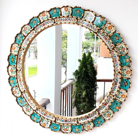 Embellece tu espacio con nuestros espejos de 60 cm estilo cuzqueño y cajamarquino, reflejo de la artesanía peruana y símbolo de tradición y elegancia - Espejos Peruanos - Peruvian Mirrors - Echo a Mano - Madera Tallada - Espejo Decorativo - Artesanal