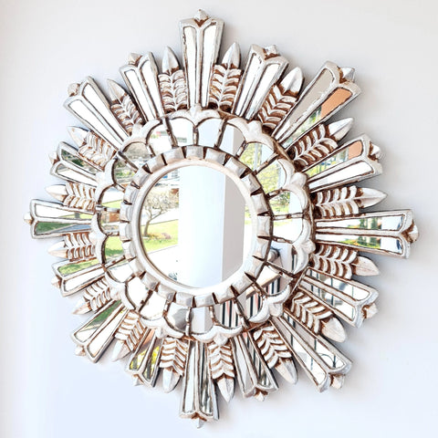 Adorna tu espacio con nuestros espejos de 60 cm estilo cuzqueño, reflejo de la artesanía peruana y símbolo de tradición y elegancia - Espejos Peruanos - Espejos Peruanos - Echo a Mano - Madera Tallada - Espejo Decorativo - Espejo Artesanal