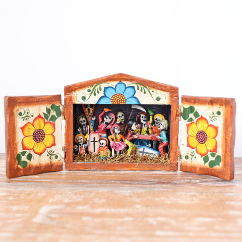 Descubre la magia de los Retablos Ayacuchanos: Arte tradicional peruano que cuenta historias con cada detalle hecho a mano. Perfectos para decorar tu hogar con el Arte Peruano- Retablo Ayacuchano- Artesanía Peruana- Echo a Mano - Decoración Artesanal