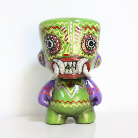 🏺 Figura Artesanal de Cuchimilco Cerámico – Edición Decorativa en Verde y Lila