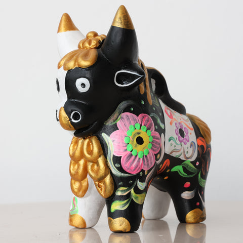 Toro de Pucará 13 cm – Cerámica Artesanal Peruana Decorativa Hecha a Mano