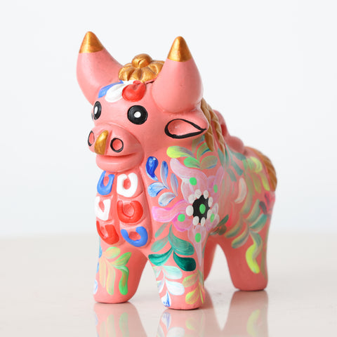 Toro de Pucará 10 cm – Cerámica Artesanal Peruana Decorativa Pintada a Mano