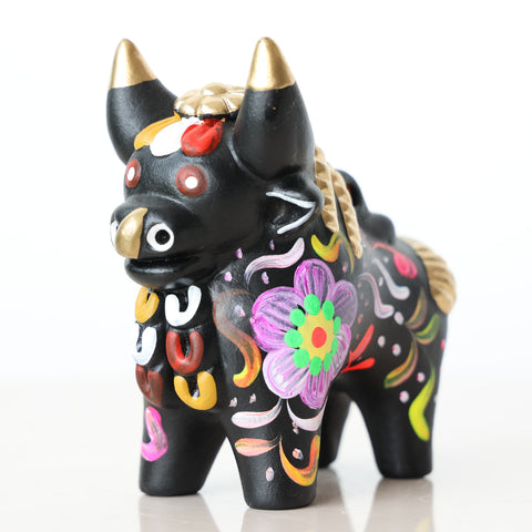Toro de Pucará 10 cm – Cerámica Artesanal Peruana Decorativa Pintada a Mano