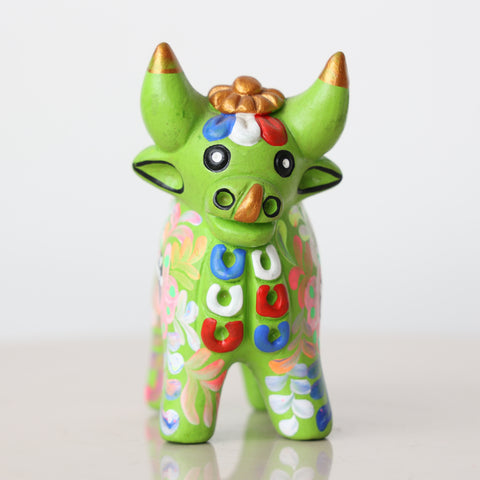 Toro de Pucará 10 cm – Cerámica Artesanal Peruana Decorativa Pintada a Mano