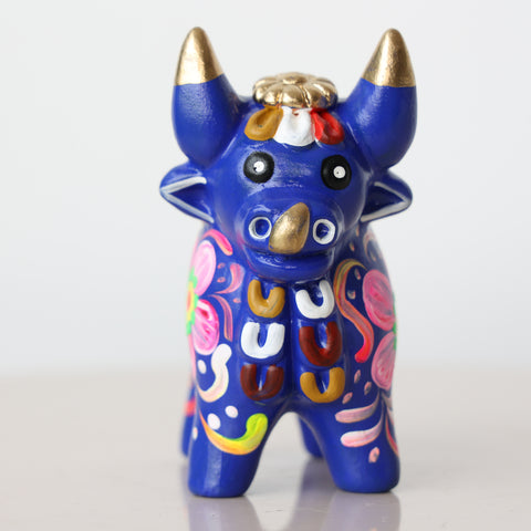 Toro de Pucará 10 cm – Cerámica Artesanal Peruana Decorativa Pintada a Mano