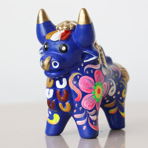 Toro de Pucará 10 cm – Cerámica Artesanal Peruana Decorativa Pintada a Mano